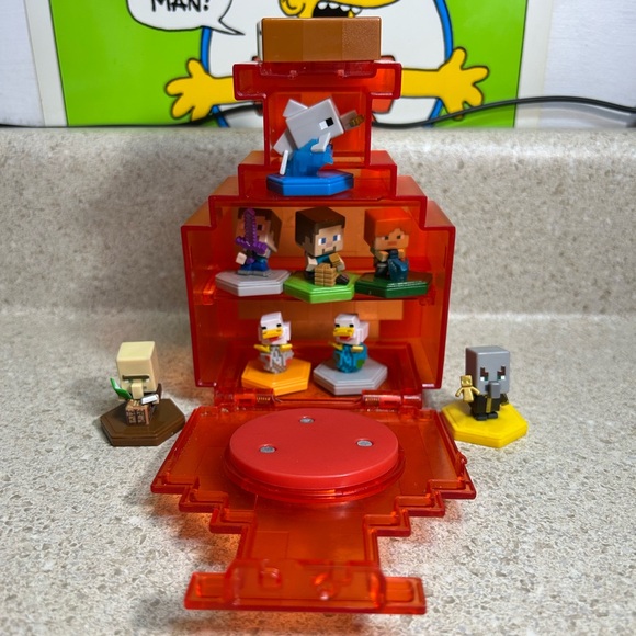 Minecraft Earth Boost Minis 8 Mini Size Figures w/ Potion Carrier - Picture 1 of 9